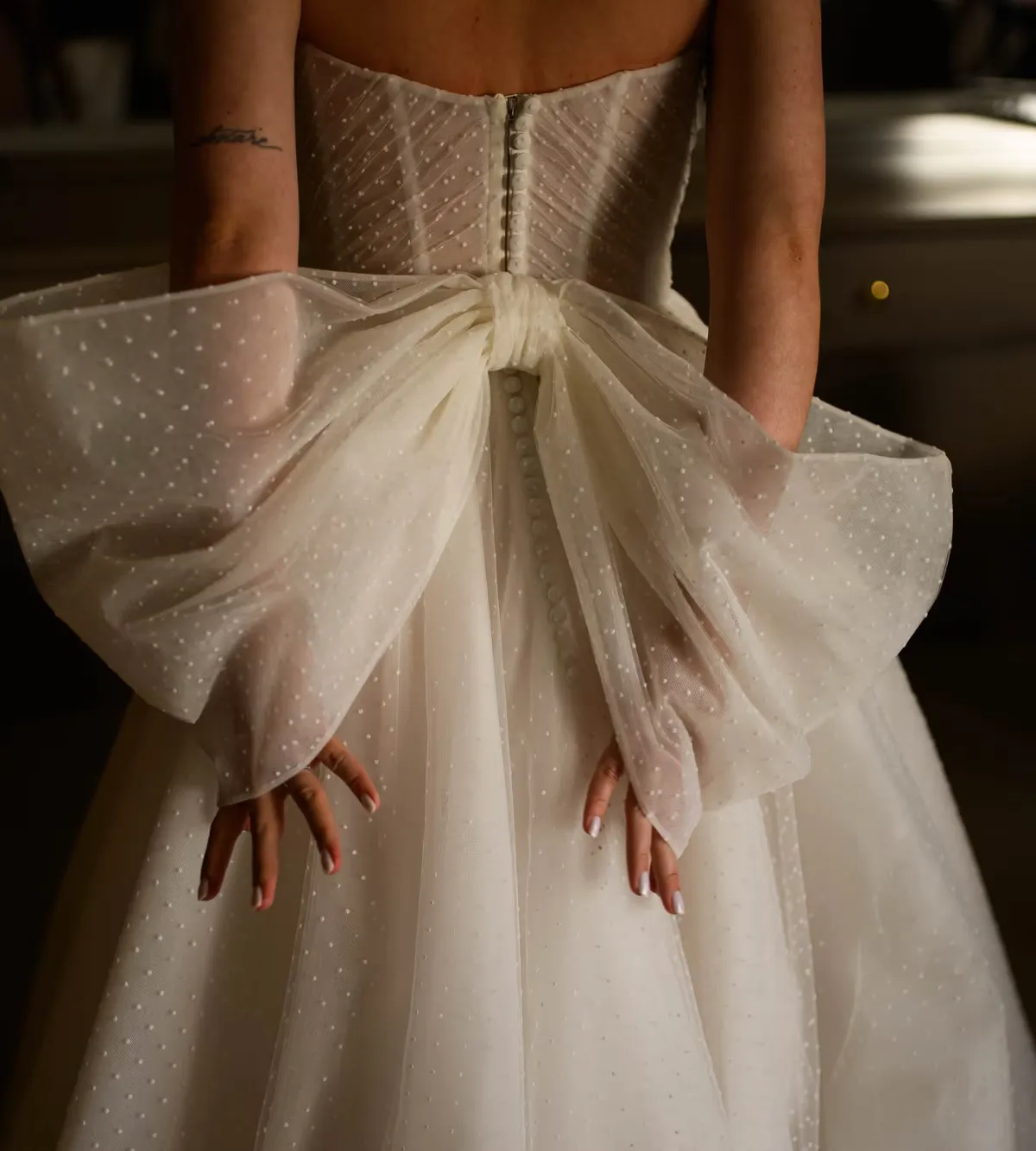 Vista panorâmica de cerimônia em venue ao ar livre